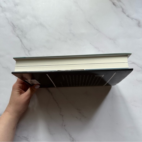 NWOT Becoming (by Michelle Obama) Hardcover Book - Picture 6 of 9